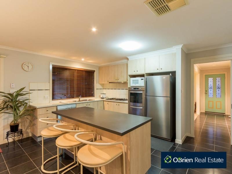 40 Majestic Boulevard, Cranbourne VIC 3977