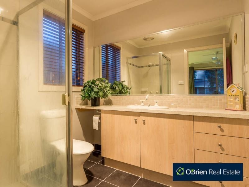 40 Majestic Boulevard, Cranbourne VIC 3977