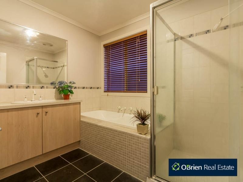 40 Majestic Boulevard, Cranbourne VIC 3977