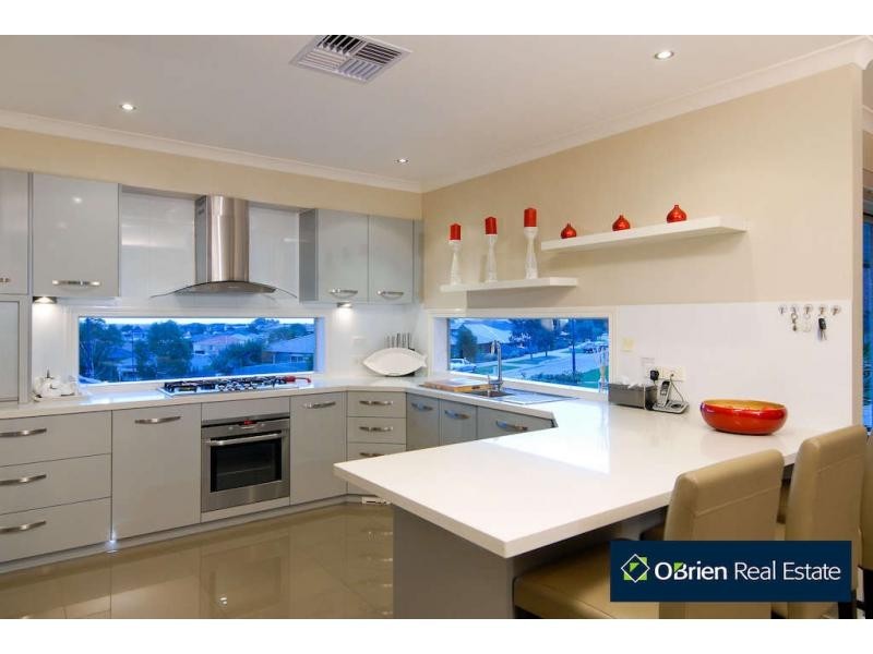 49 Leemak Crescent, Berwick VIC 3806