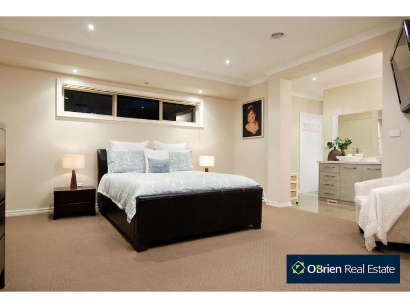 49 Leemak Crescent, Berwick VIC 3806