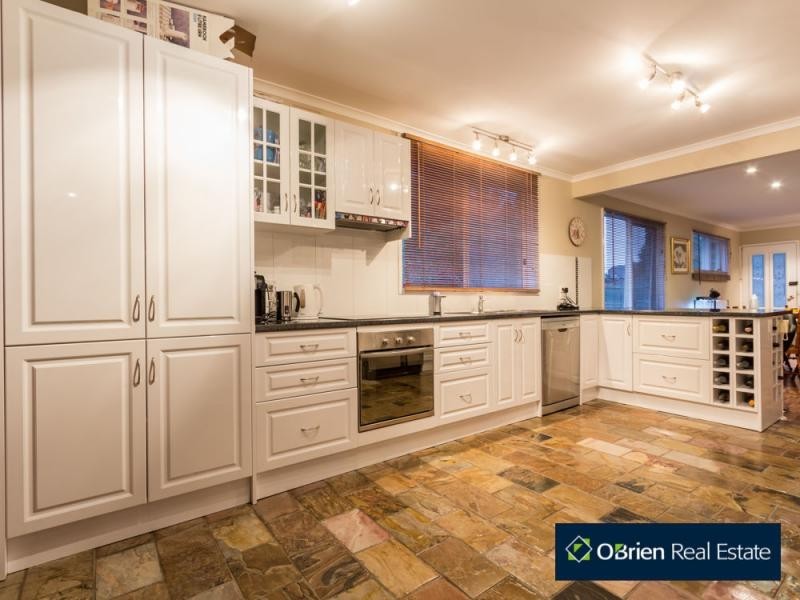 211 Smiths Lane, Cranbourne South VIC 3977