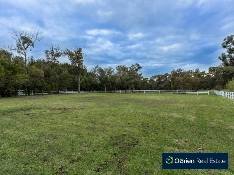 211 Smiths Lane, Cranbourne South VIC 3977