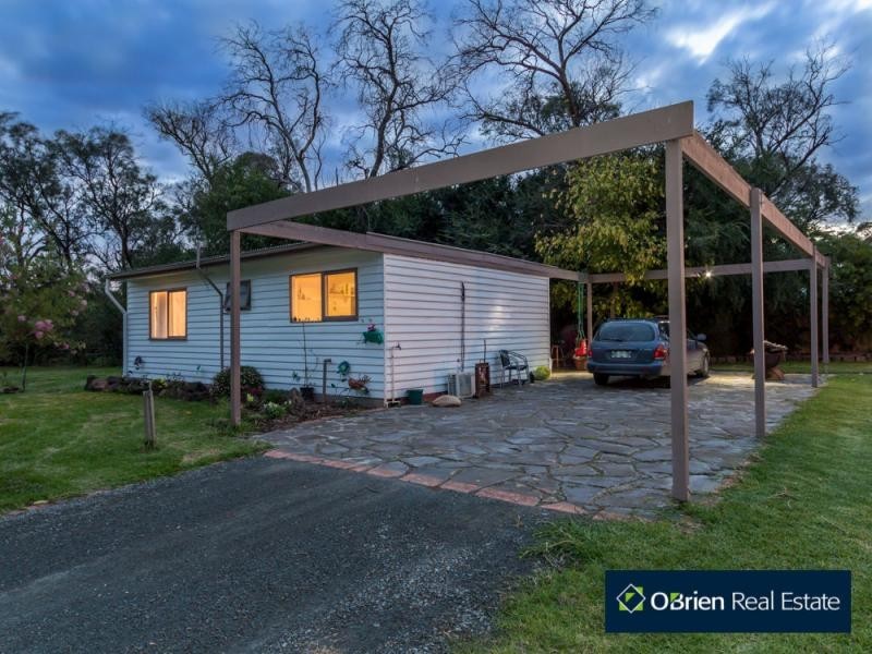 211 Smiths Lane, Cranbourne South VIC 3977