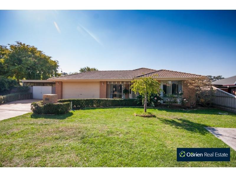 2 Sinatra Way, Cranbourne VIC 3977