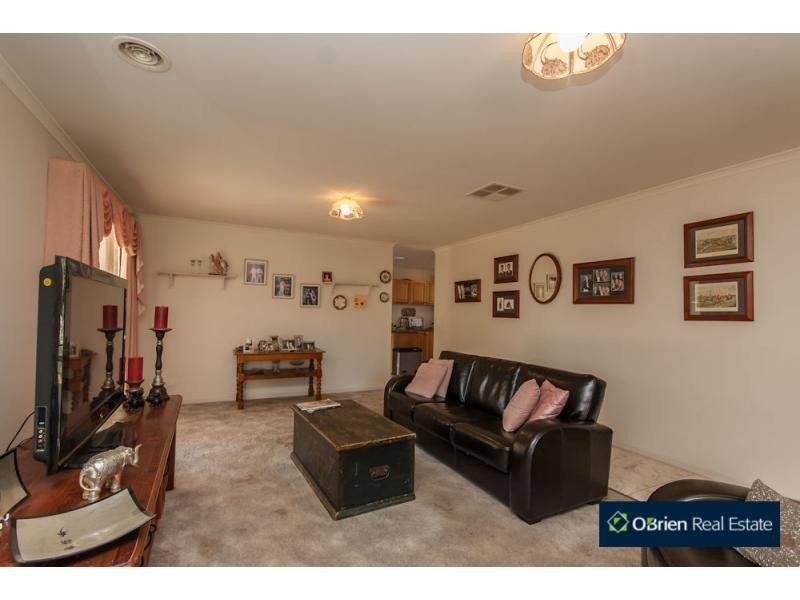 2 Sinatra Way, Cranbourne VIC 3977
