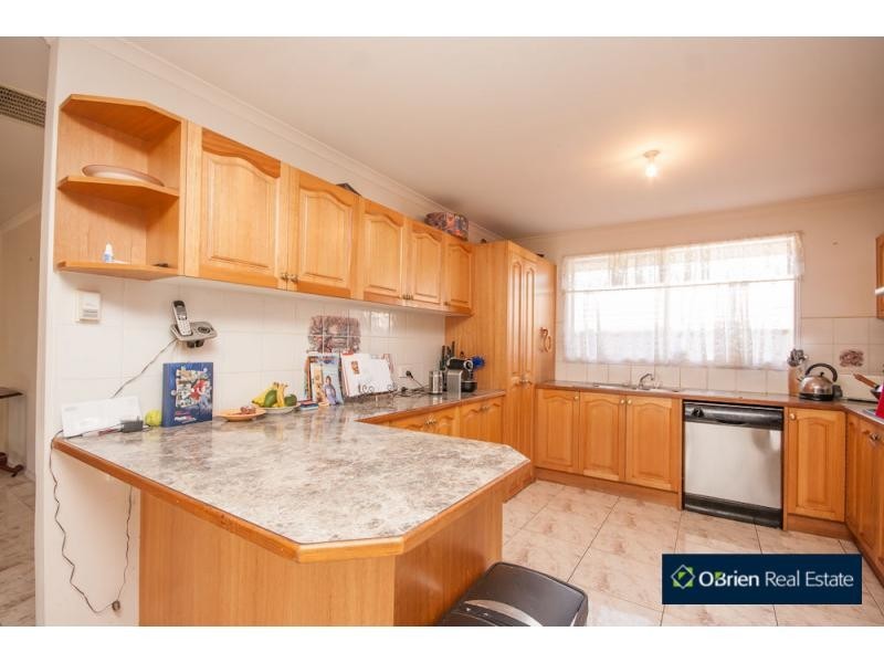 2 Sinatra Way, Cranbourne VIC 3977