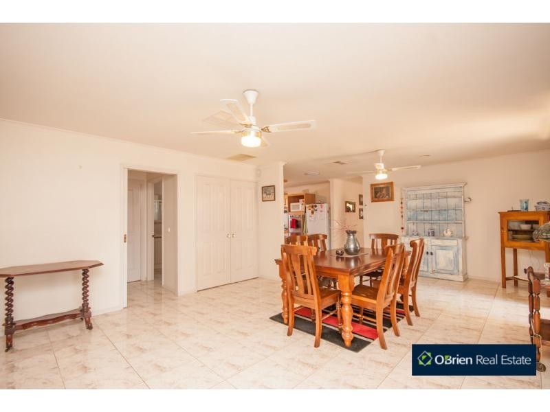 2 Sinatra Way, Cranbourne VIC 3977