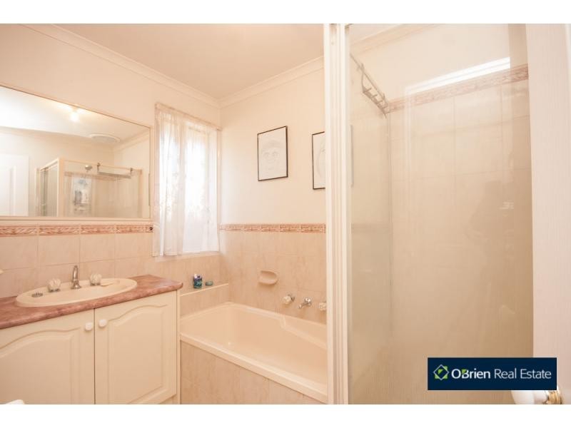 2 Sinatra Way, Cranbourne VIC 3977