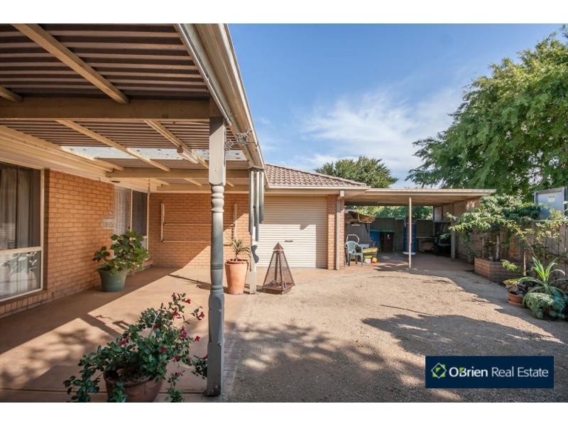 2 Sinatra Way, Cranbourne VIC 3977