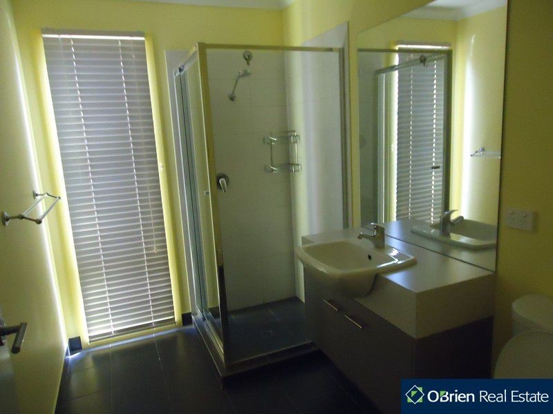 28 Ventasso Street, Clyde North VIC 3978