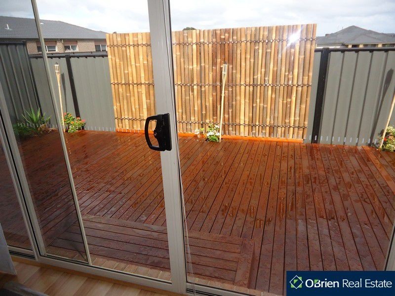 28 Ventasso Street, Clyde North VIC 3978