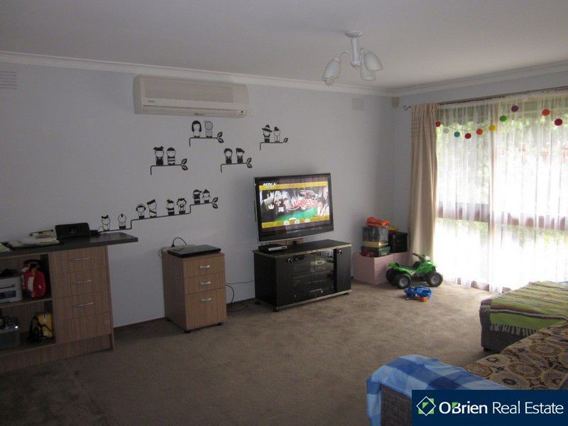 30 Mahon Crescent, Narre Warren VIC 3805