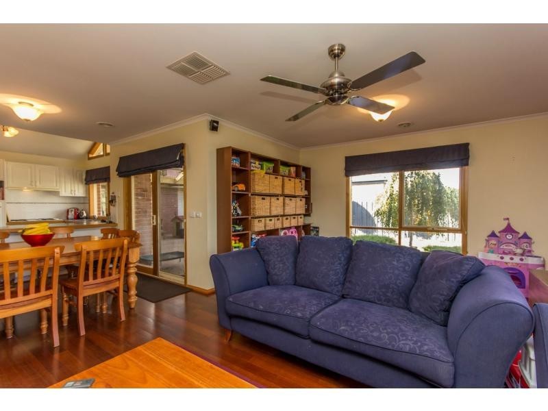 5 Darcy Niland Crescent, Lynbrook VIC 3975