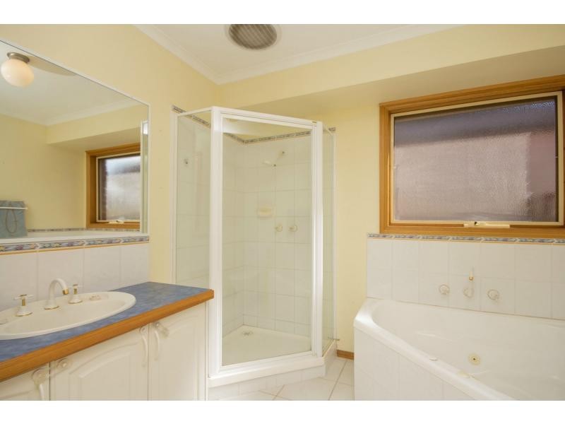 5 Darcy Niland Crescent, Lynbrook VIC 3975