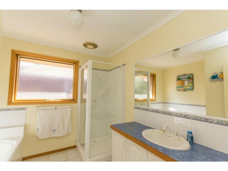 5 Darcy Niland Crescent, Lynbrook VIC 3975