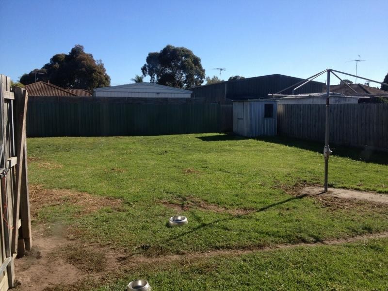 10 Kingston Avenue, Pakenham VIC 3810