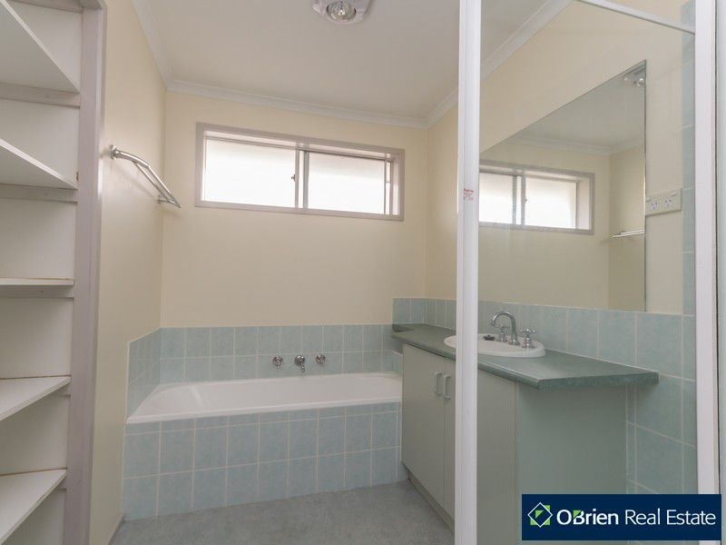 54 Rachel Drive, Cranbourne North VIC 3977