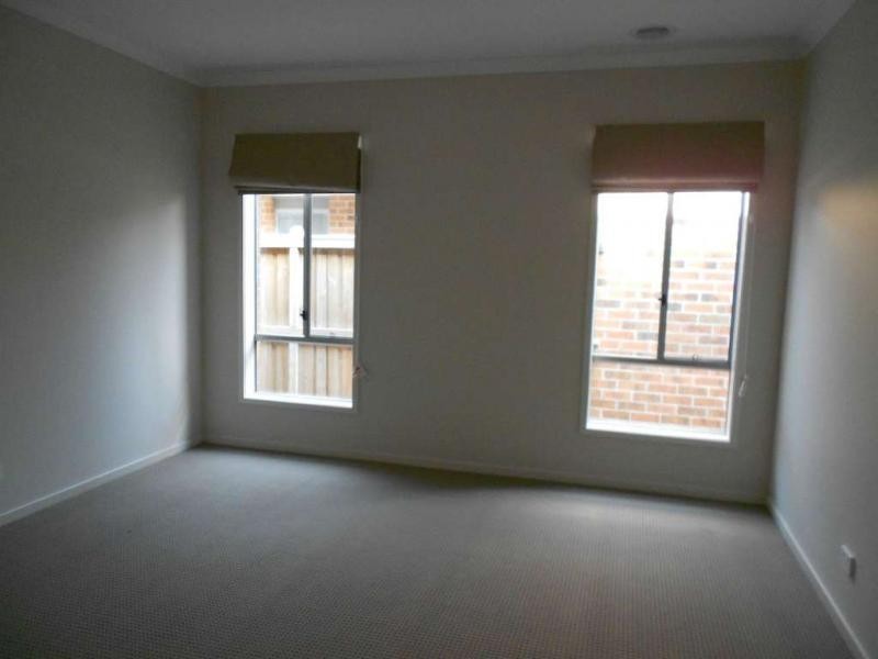 50 Evesham Crescent, Cranbourne North VIC 3977