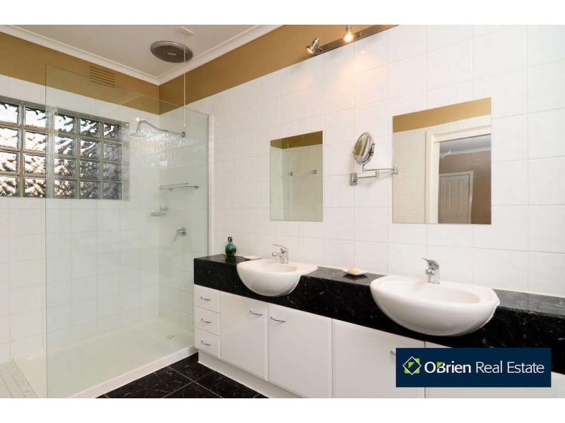 3 Linton Court, Berwick VIC 3806