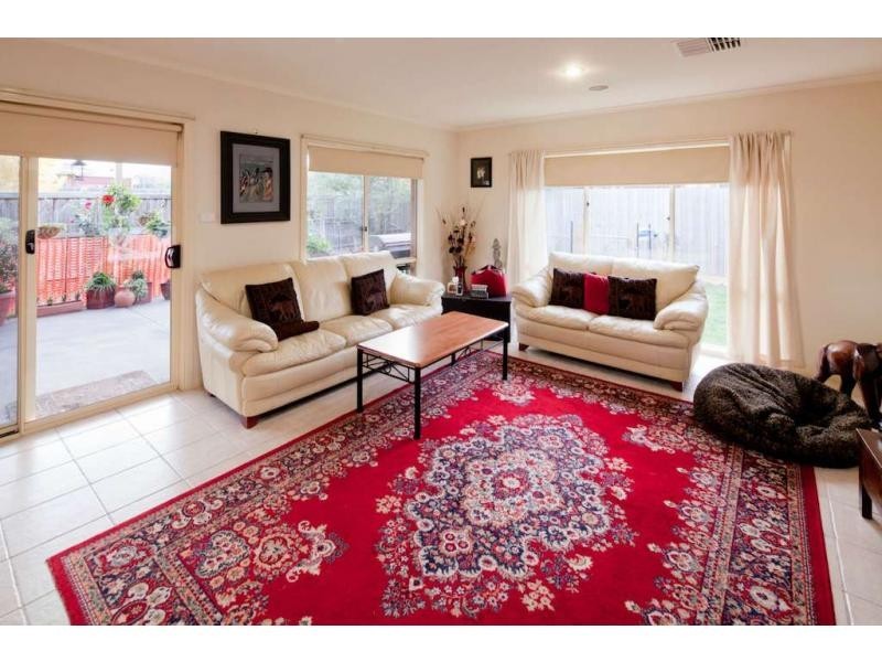 64 Robinswood Pde, Narre Warren South VIC 3805