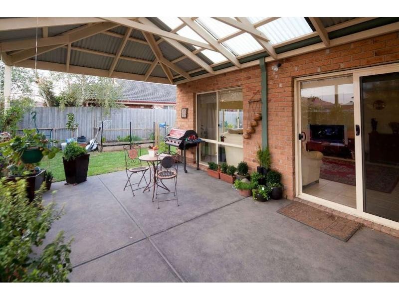 64 Robinswood Pde, Narre Warren South VIC 3805