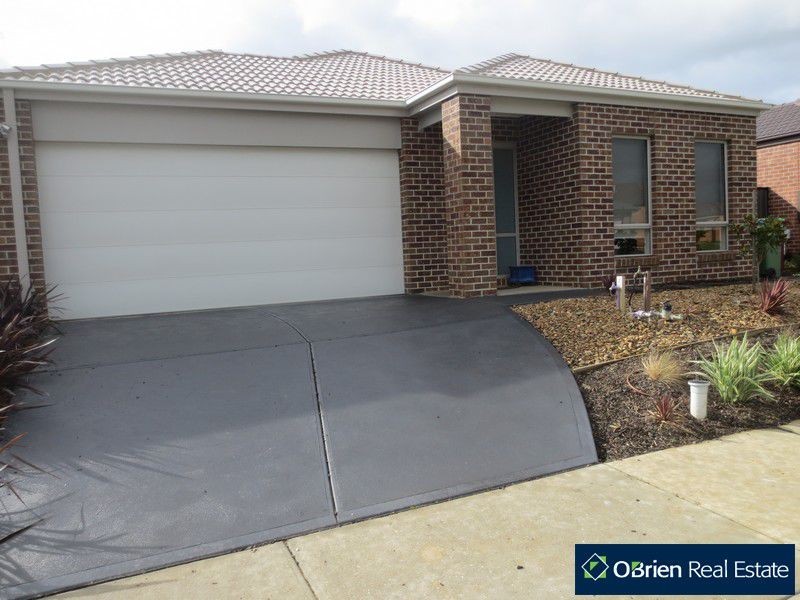 5 San Fratello Street, Clyde North VIC 3978