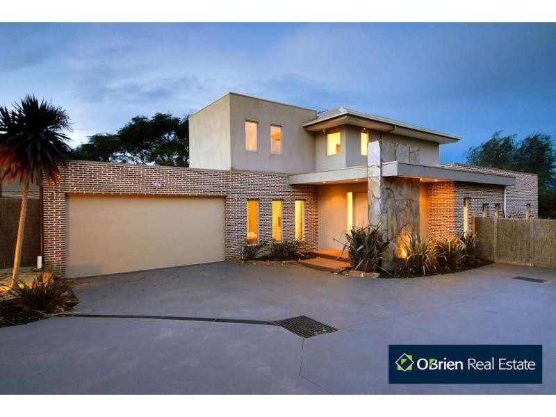 3/4 Buchanan Road, Berwick VIC 3806