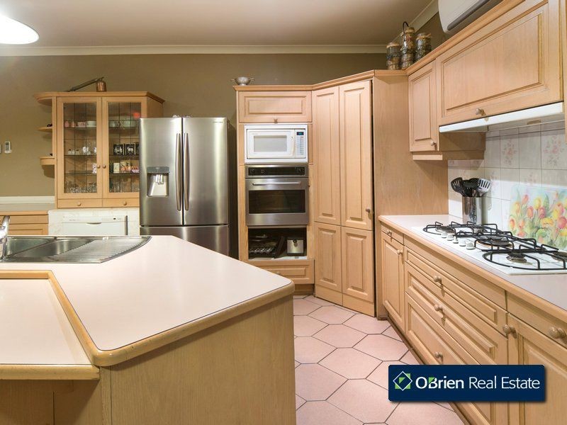 1 Biralee Court, Berwick VIC 3806