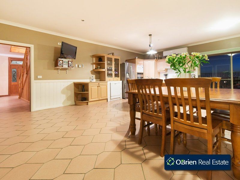 1 Biralee Court, Berwick VIC 3806