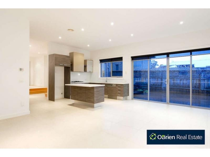 1/4 Buchanan Road, Berwick VIC 3806