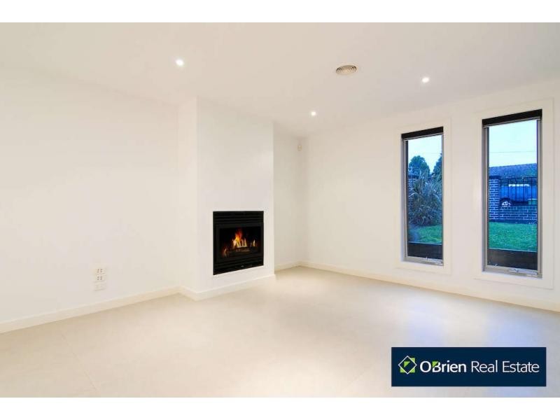 1/4 Buchanan Road, Berwick VIC 3806