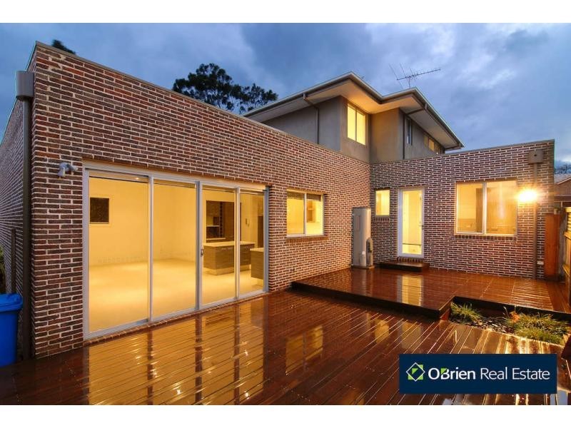 1/4 Buchanan Road, Berwick VIC 3806