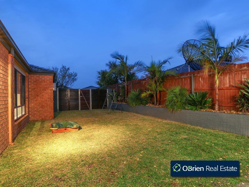 4 Joucas Place, Narre Warren South VIC 3805