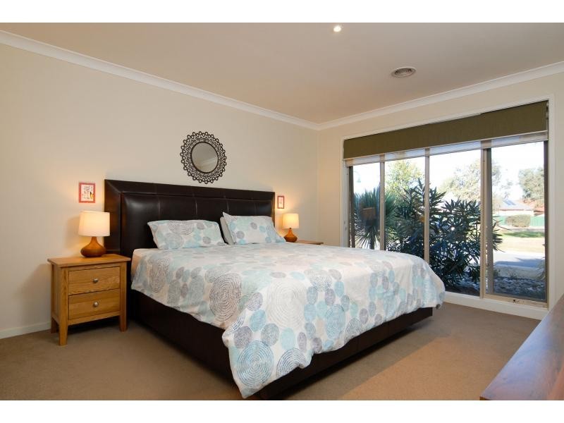 6 Lytham Court, Cranbourne VIC 3977