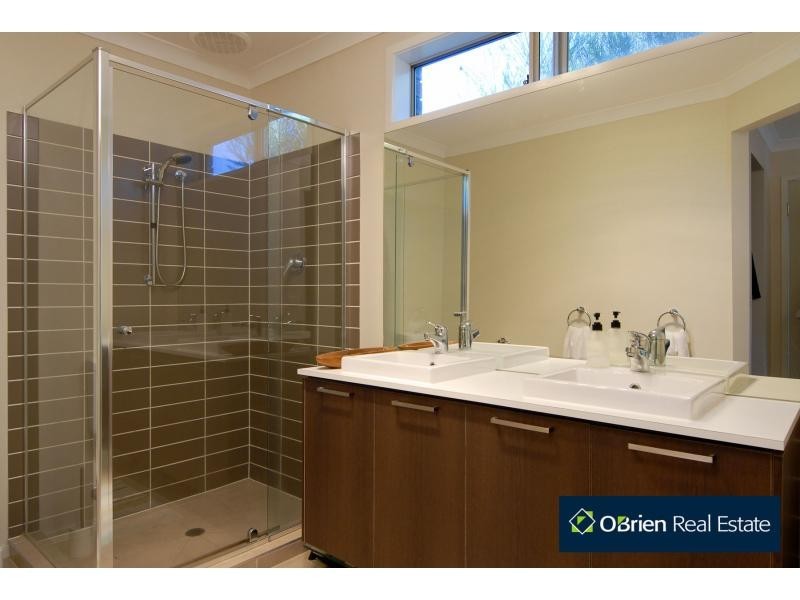 6 Lytham Court, Cranbourne VIC 3977