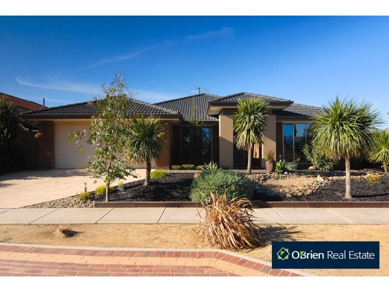 6 Lytham Court, Cranbourne VIC 3977