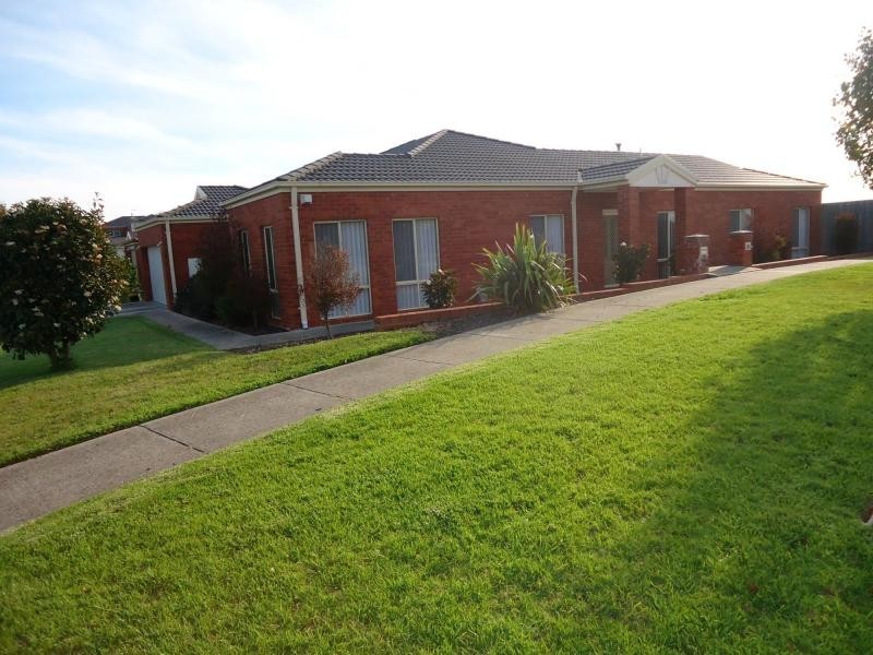 81 Earlsfield Drive, Berwick VIC 3806