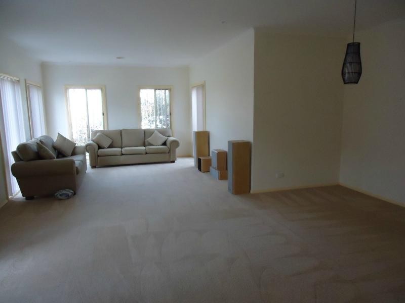 81 Earlsfield Drive, Berwick VIC 3806