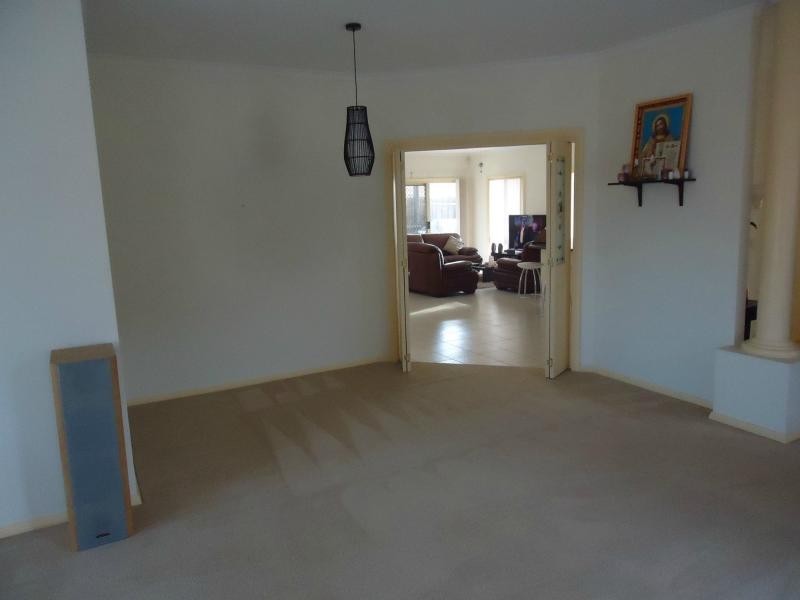 81 Earlsfield Drive, Berwick VIC 3806