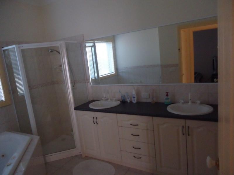 81 Earlsfield Drive, Berwick VIC 3806