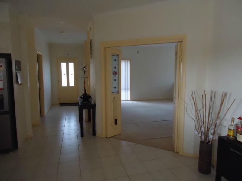 81 Earlsfield Drive, Berwick VIC 3806