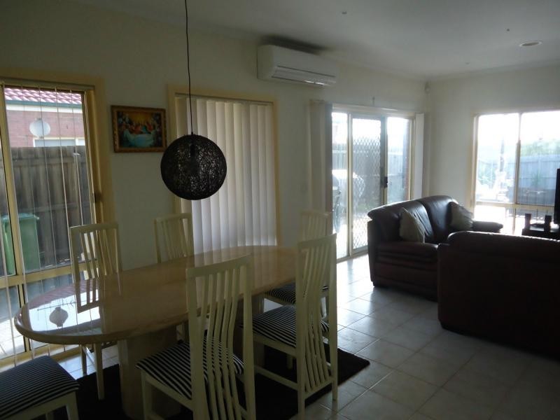 81 Earlsfield Drive, Berwick VIC 3806