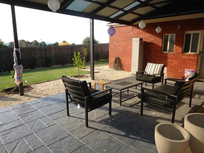 81 Earlsfield Drive, Berwick VIC 3806