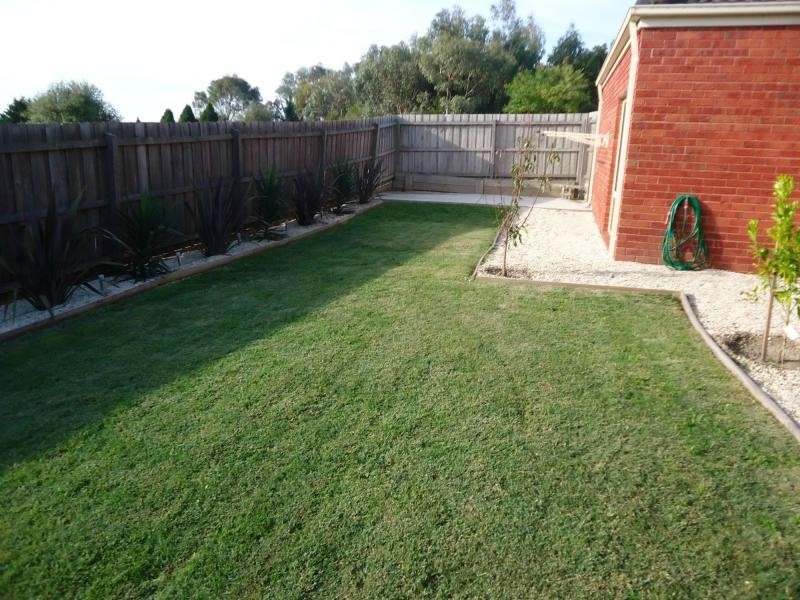 81 Earlsfield Drive, Berwick VIC 3806