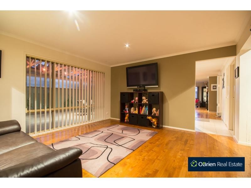 15 Masterton Place, Cranbourne East VIC 3977