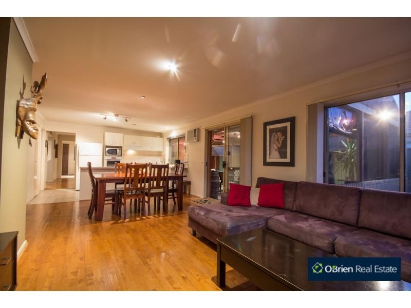 15 Masterton Place, Cranbourne East VIC 3977