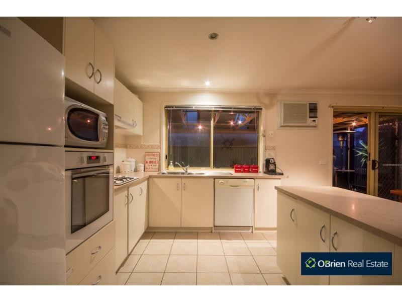 15 Masterton Place, Cranbourne East VIC 3977