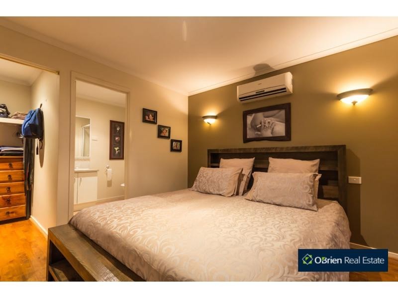 15 Masterton Place, Cranbourne East VIC 3977