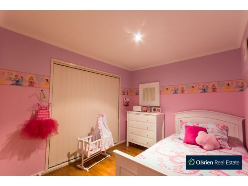 15 Masterton Place, Cranbourne East VIC 3977